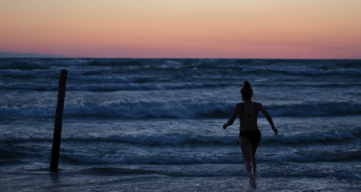 亚马逊广告怎么做？亚马逊信息流广告客服电话是多少?