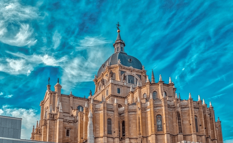 linkedin推广客服电话是多少？领英跑电商返点是多少？