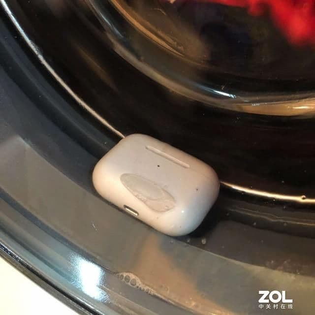 airpodspro充电指示灯不亮(airpodspro指示灯含义图解)